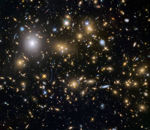 Hubble Frontier Fields view of MACSJ0717.5+3745